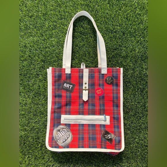 Disney Handbags - Disney cruella deville tote bag - retired great for halloween 101 dalmations